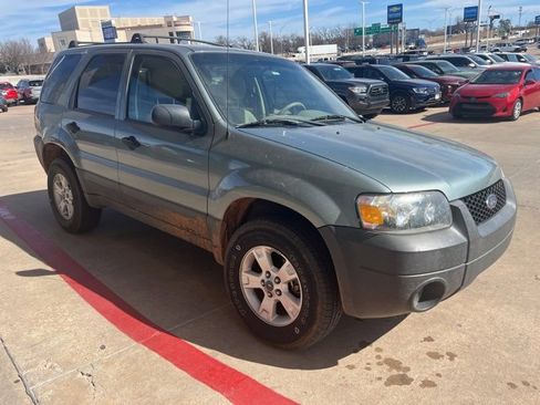 Used 2006 Ford Escape XLT image 4