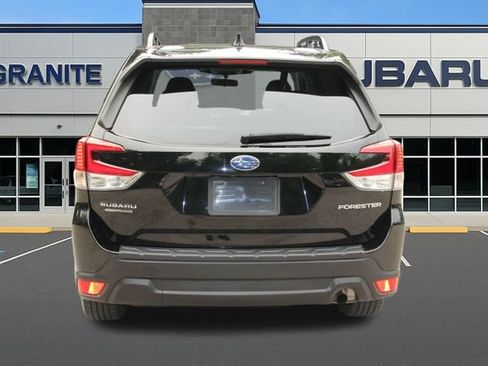 Used 2023 Subaru Forester Premium AWD/4WD image 9
