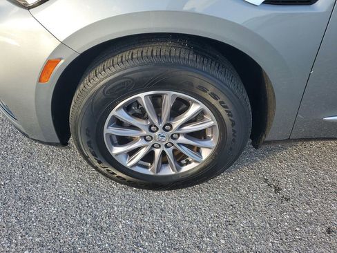 Used 2023 Buick Enclave Essence image 18