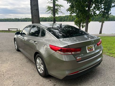 Used 2017 Kia Optima LX w/ Driver Convenience Package FWD image 8
