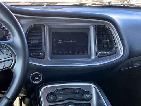 Used 2019 Dodge Challenger SXT image 6