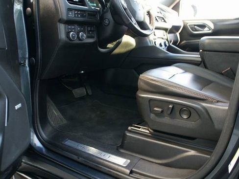 Used 2022 Chevrolet Suburban RST w/ Sport Performance Package image 16