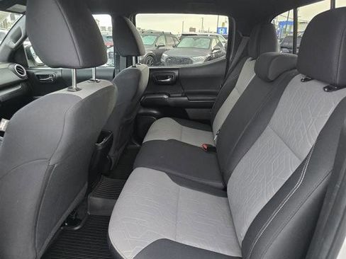 Used 2022 Toyota Tacoma TRD Off-Road image 11