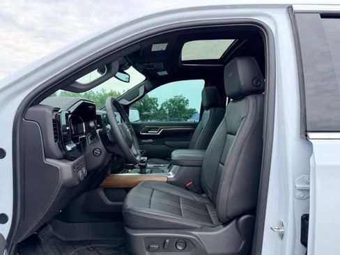Used 2026 Chevrolet Silverado 1500 High Country w/ High Country Premium Package AWD/4WD image 7