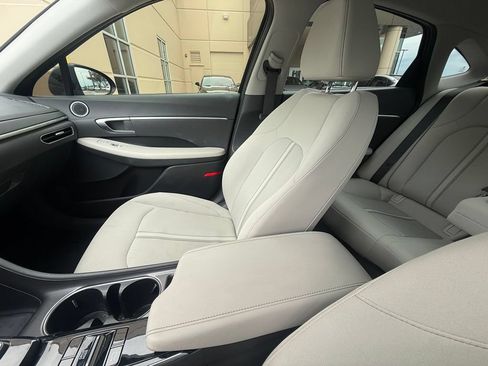 Used 2023 Hyundai Sonata SEL w/ Convenience Package FWD image 2