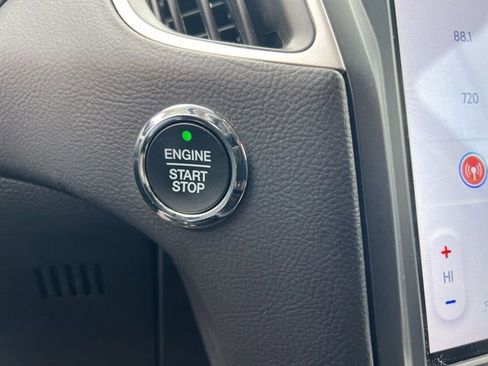 Used 2024 Ford Edge SEL image 17