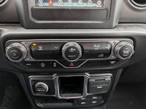 Used 2022 Jeep Gladiator Sport image 17