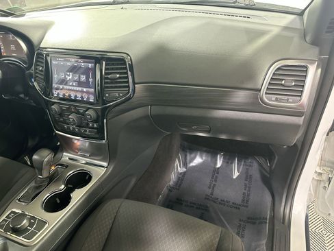 Used 2019 Jeep Grand Cherokee Laredo image 37