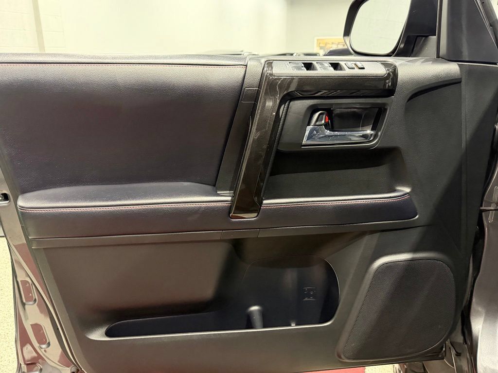 Used 2018 Toyota 4Runner TRD Off-Road Premium AWD/4WD image 21