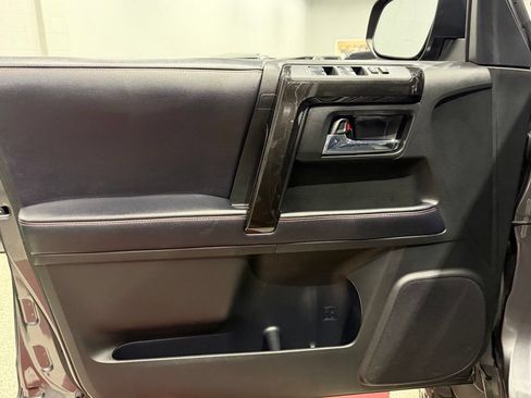Used 2018 Toyota 4Runner TRD Off-Road Premium AWD/4WD image 21