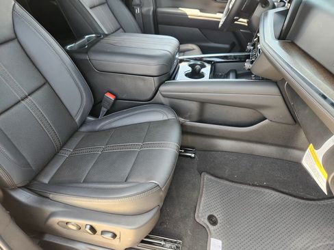 New 2026 Chevrolet Suburban High Country AWD/4WD image 10