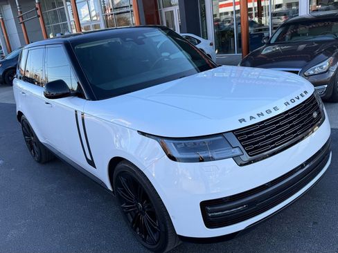 Used 2025 Land Rover Range Rover SE image 16