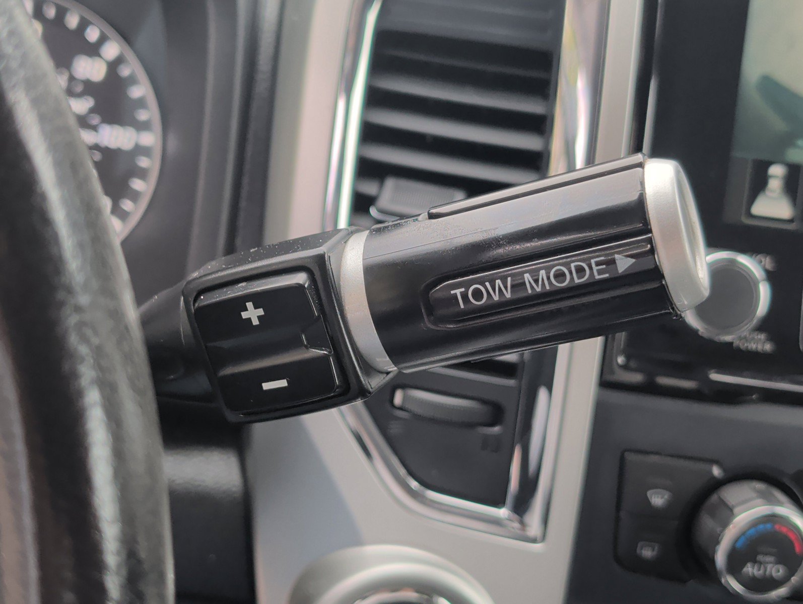 Certified 2020 Nissan Titan SL w/ Moonroof Package AWD/4WD image 22