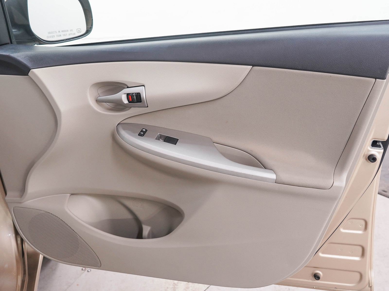 Used 2013 Toyota Corolla LE FWD image 9