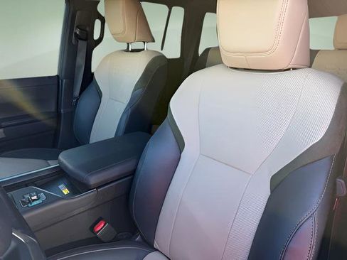 Used 2024 Lexus GX 550 image 17