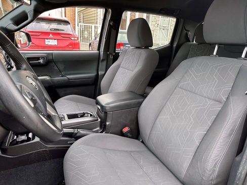 Used 2016 Toyota Tacoma TRD Sport image 16