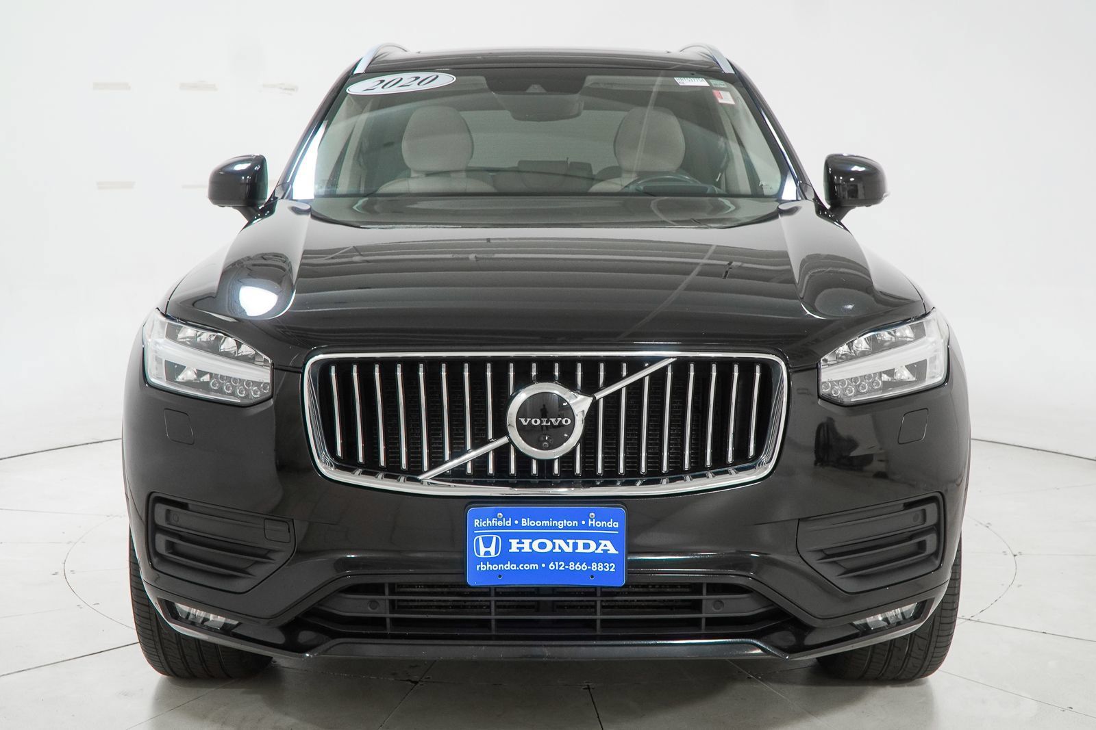 Used 2020 Volvo XC90 T6 Momentum w/ Protection Package Premier AWD/4WD image 2