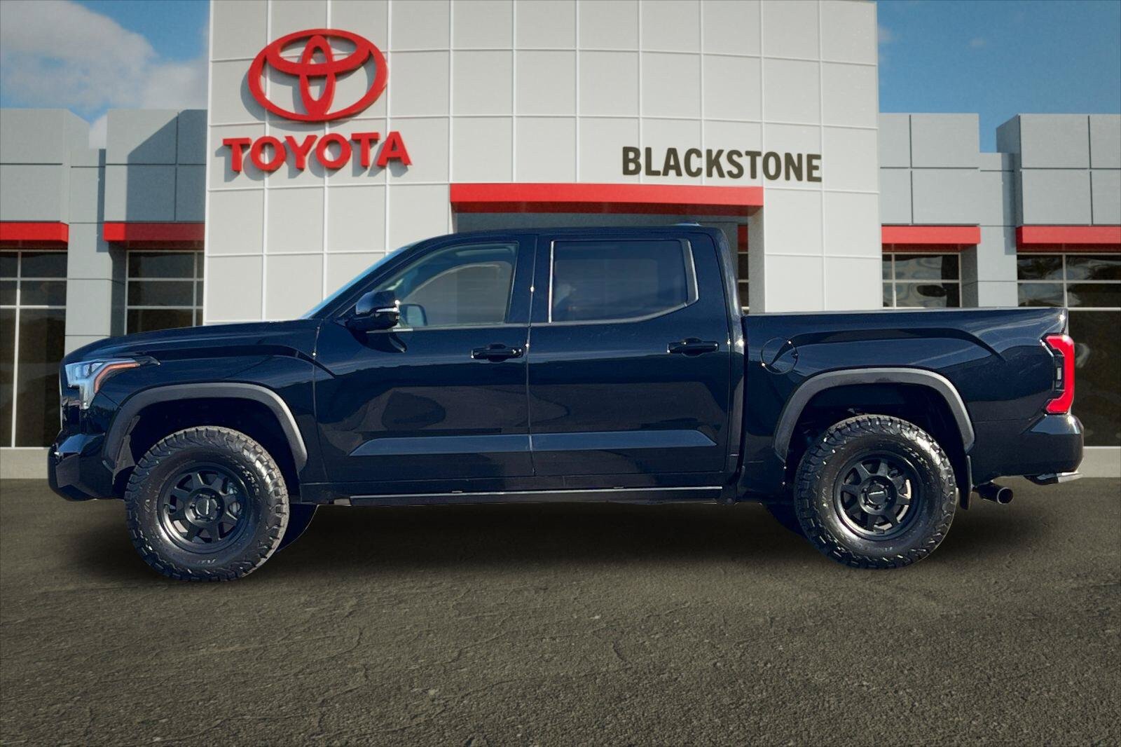 Used 2022 Toyota Tundra Limited w/ TRD Off-Road Package AWD/4WD image 6