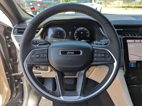 New 2025 Jeep Grand Cherokee Limited w/ Black Appearance Package RWD image 24