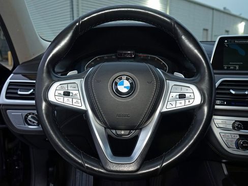 Used 2021 BMW 740i xDrive w/ Premium Package image 12