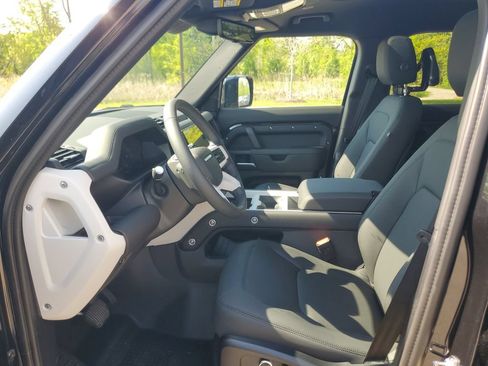 New 2026 Land Rover Defender 130 X-Dynamic SE AWD/4WD image 12