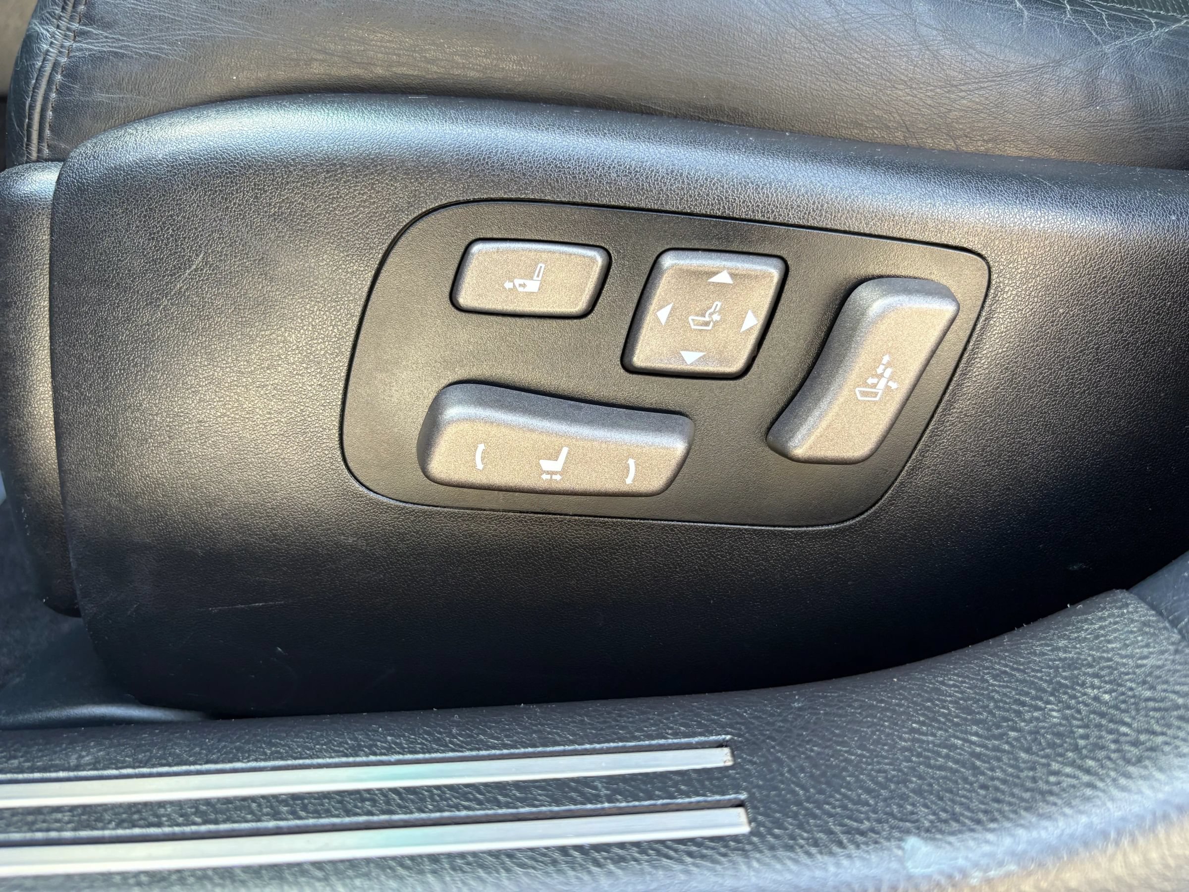 Used 2010 Lexus LS 460 RWD image 17