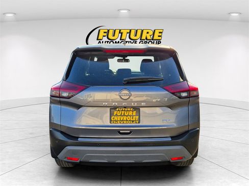 Used 2023 Nissan Rogue SV image 5