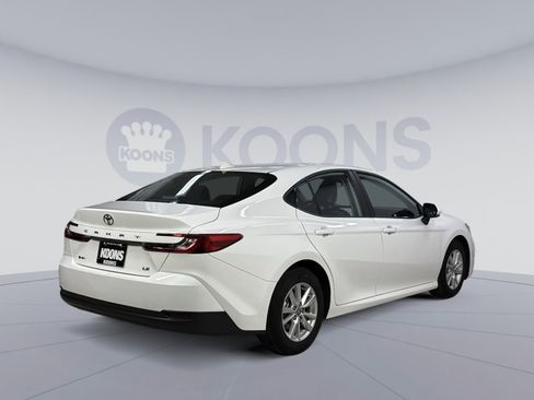 Used 2025 Toyota Camry LE image 12