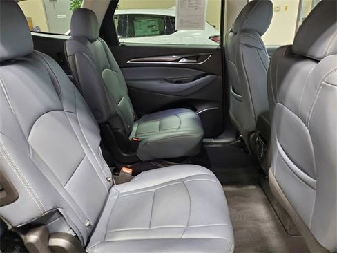 Used 2020 Buick Enclave Essence image 12