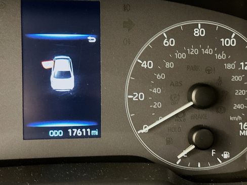 Used 2025 Toyota Corolla LE image 19