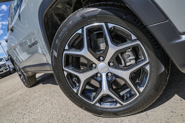 Used 2024 Jeep Compass Latitude AWD/4WD image 2