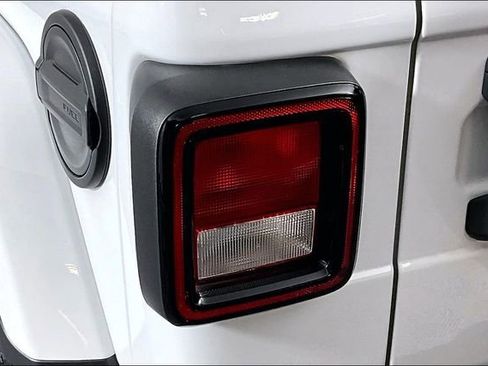 Used 2023 Jeep Wrangler Sahara image 22