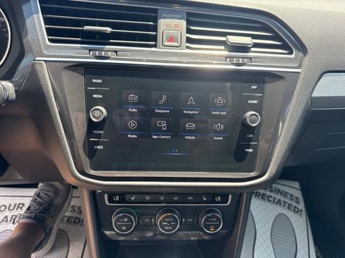 Used 2021 Volkswagen Tiguan SE w/ Panoramic Sunroof Package AWD/4WD image 8