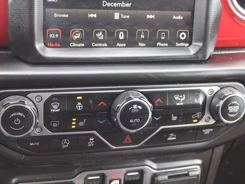 Used 2022 Jeep Wrangler Unlimited Rubicon w/ Cold Weather Group image 38