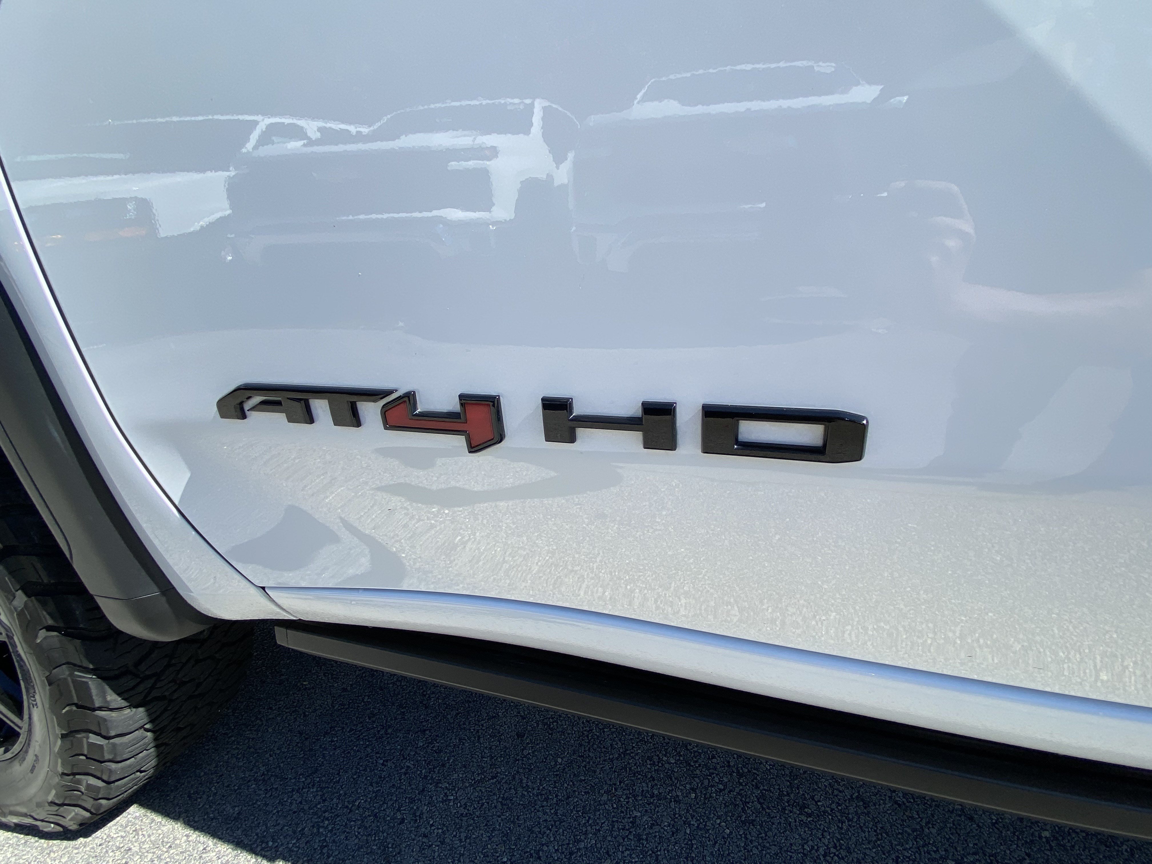 Used 2024 GMC Sierra 2500 AT4 w/ AT4 Premium Plus Package AWD/4WD image 45
