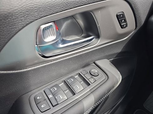 New 2025 Chrysler Pacifica Select image 17