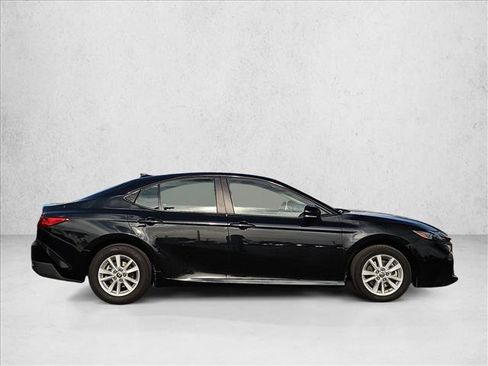 Used 2025 Toyota Camry LE FWD image 4