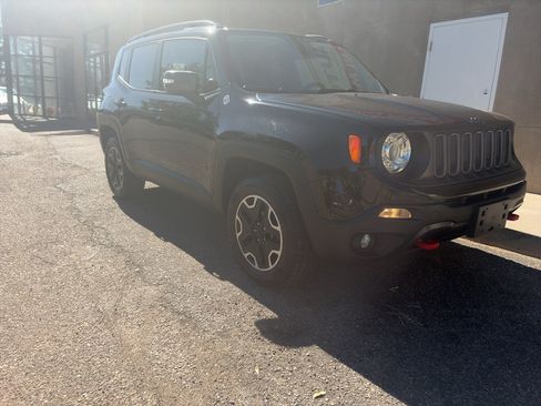 Used 2017 Jeep Renegade Trailhawk AWD/4WD image 20