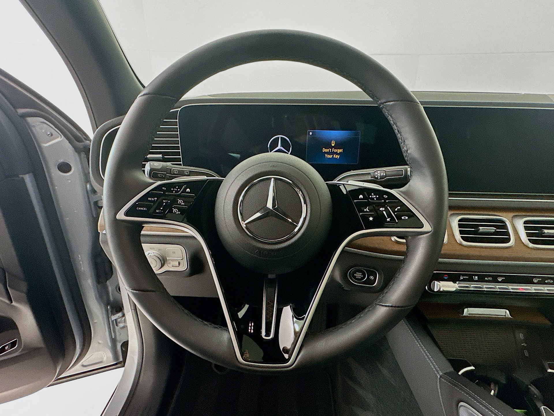 Used 2025 Mercedes-Benz GLE 350 4MATIC image 12