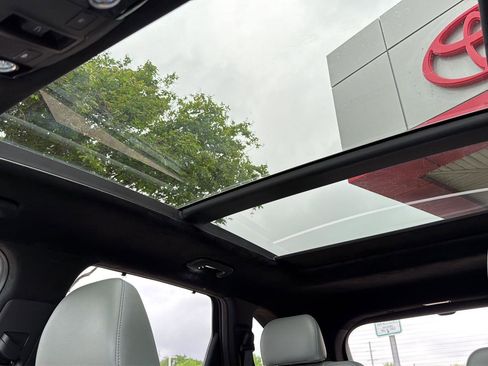 Used 2024 Kia Sorento SX Prestige w/ Sage Leather Package image 29