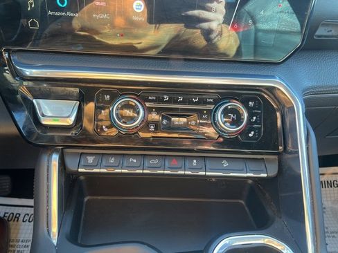 Used 2024 GMC Sierra 2500 Denali w/ Denali Reserve Package image 29