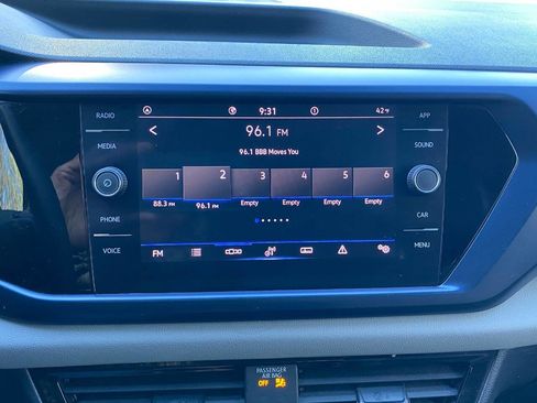 Used 2022 Volkswagen Taos SE w/ Panoramic Sunroof Package image 29