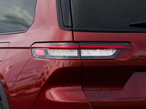 New 2025 Jeep Grand Cherokee L Altitude image 9