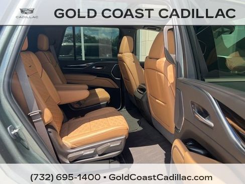 Used 2023 Cadillac Escalade Premium Luxury AWD/4WD image 10