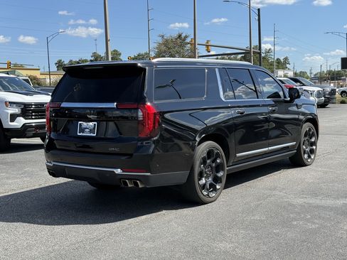 Used 2025 GMC Yukon XL Denali w/ Denali Reserve Package AWD/4WD image 11
