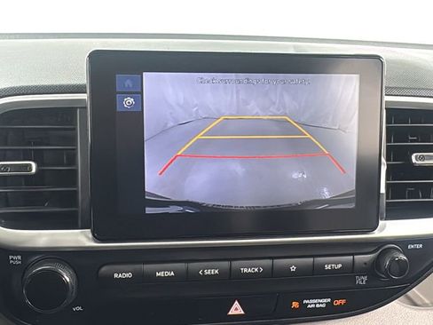 Used 2024 Hyundai Venue SEL image 25