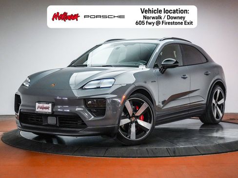 Certified 2025 Porsche Macan 4S Electric AWD/4WD image 1