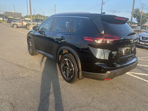 Certified 2024 Nissan Rogue SV w/ SV Premium Package FWD image 7