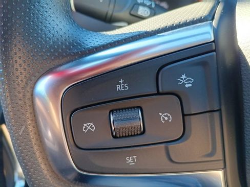 Used 2025 Chevrolet Blazer LT AWD/4WD image 3