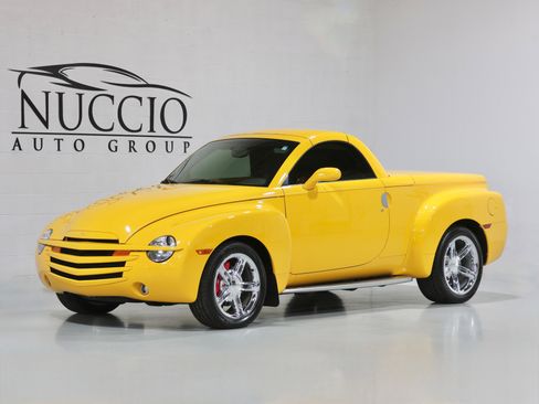 Used 2005 Chevrolet SSR w/ Preferred Equipment Group image 9